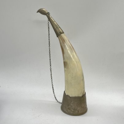 Рог изобилия (кубок для вина) с фигурным навершием