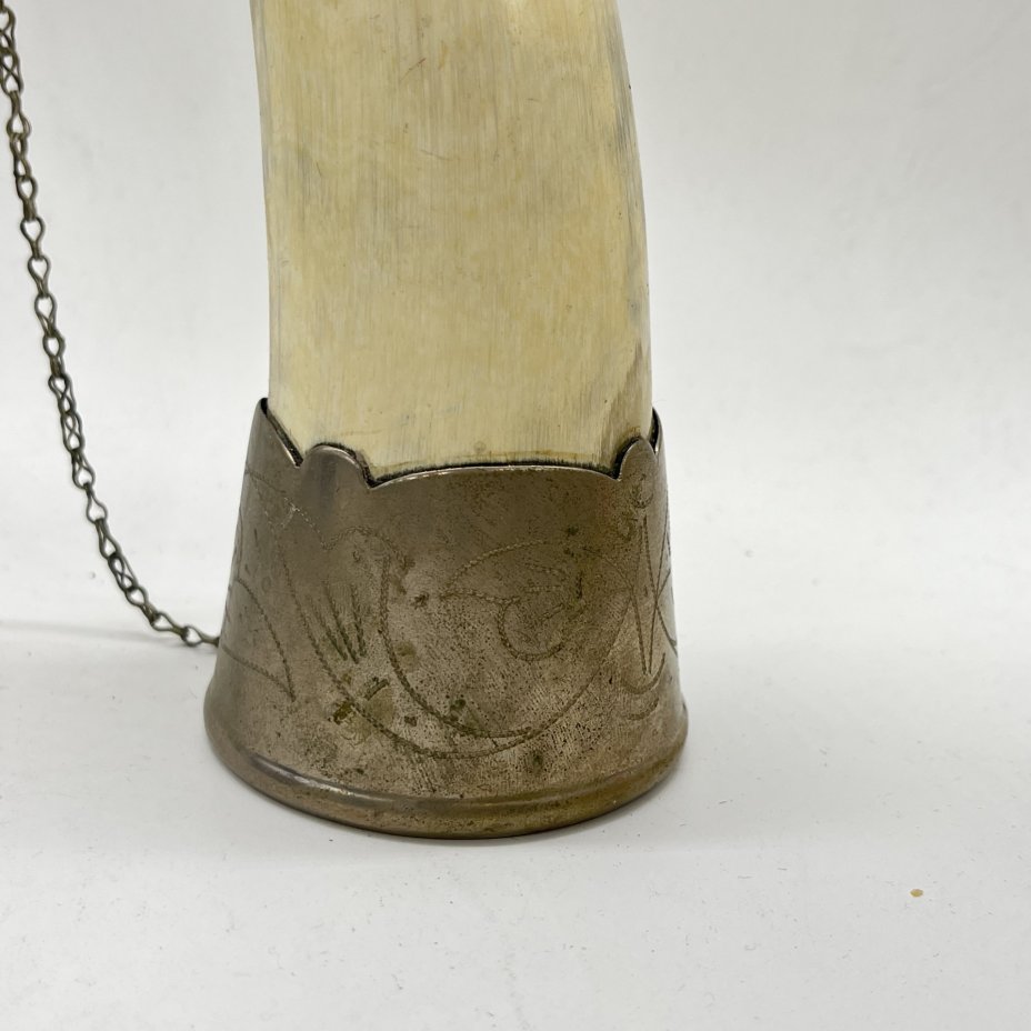 Рог изобилия (кубок для вина) с фигурным навершием