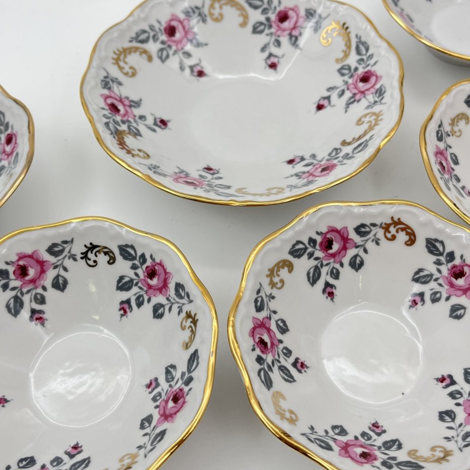 Набор из 6-ти розеток (пиал), украшенных изображением роз, фарфор, деколь, золочение, Рижский фарфорово-фаянсовый завод, СССР, 1960-1980 гг.