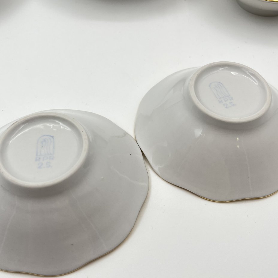 Набор из 6-ти розеток (пиал), украшенных изображением роз, фарфор, деколь, золочение, Рижский фарфорово-фаянсовый завод, СССР, 1960-1980 гг.