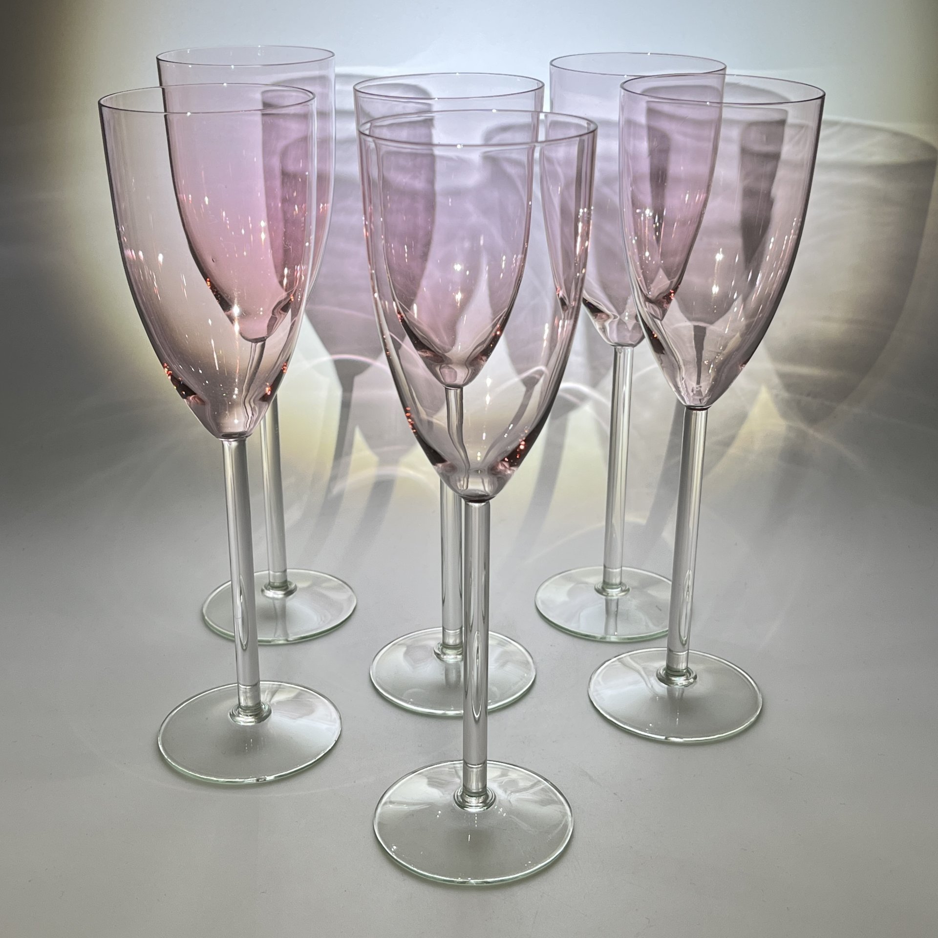 Набор из шести фужеров розового оттенка, стекло, люстр, Калининский стекольный завод «Тверис», СССР, 1970-1990 гг.