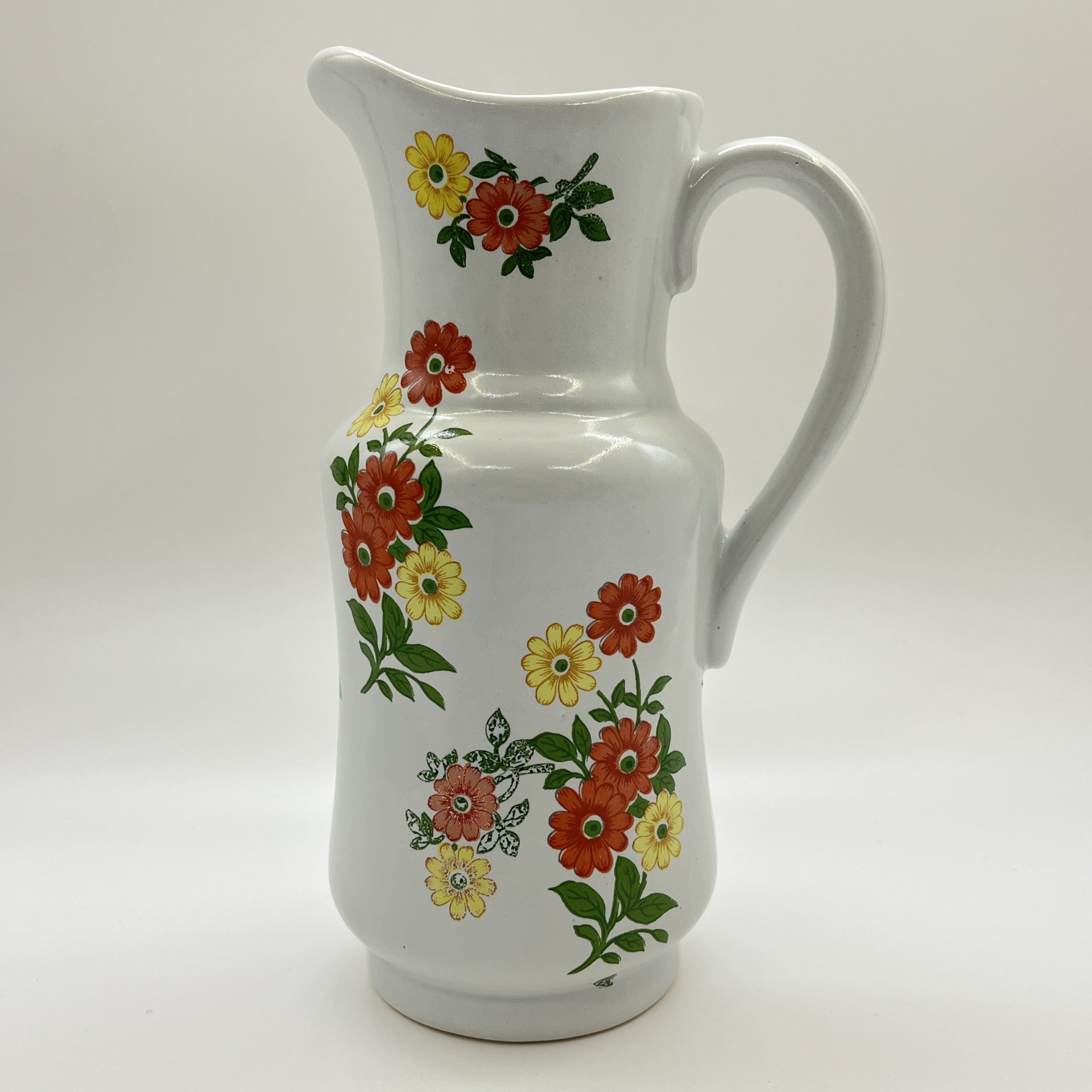 Кувшин, украшенный цветочным декором, фарфор, деколь, СССР, 1970-1990 гг.