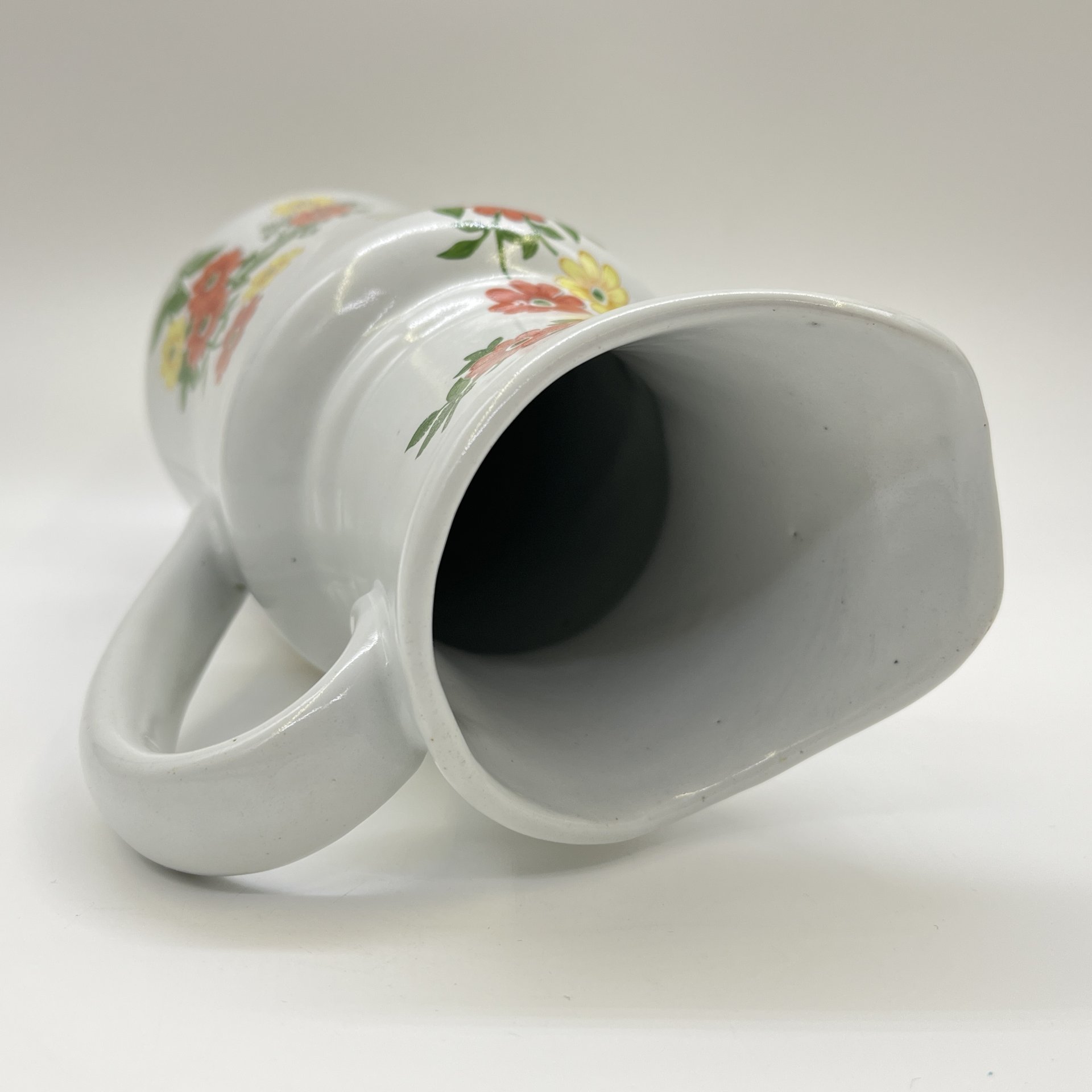 Кувшин, украшенный цветочным декором, фарфор, деколь, СССР, 1970-1990 гг.