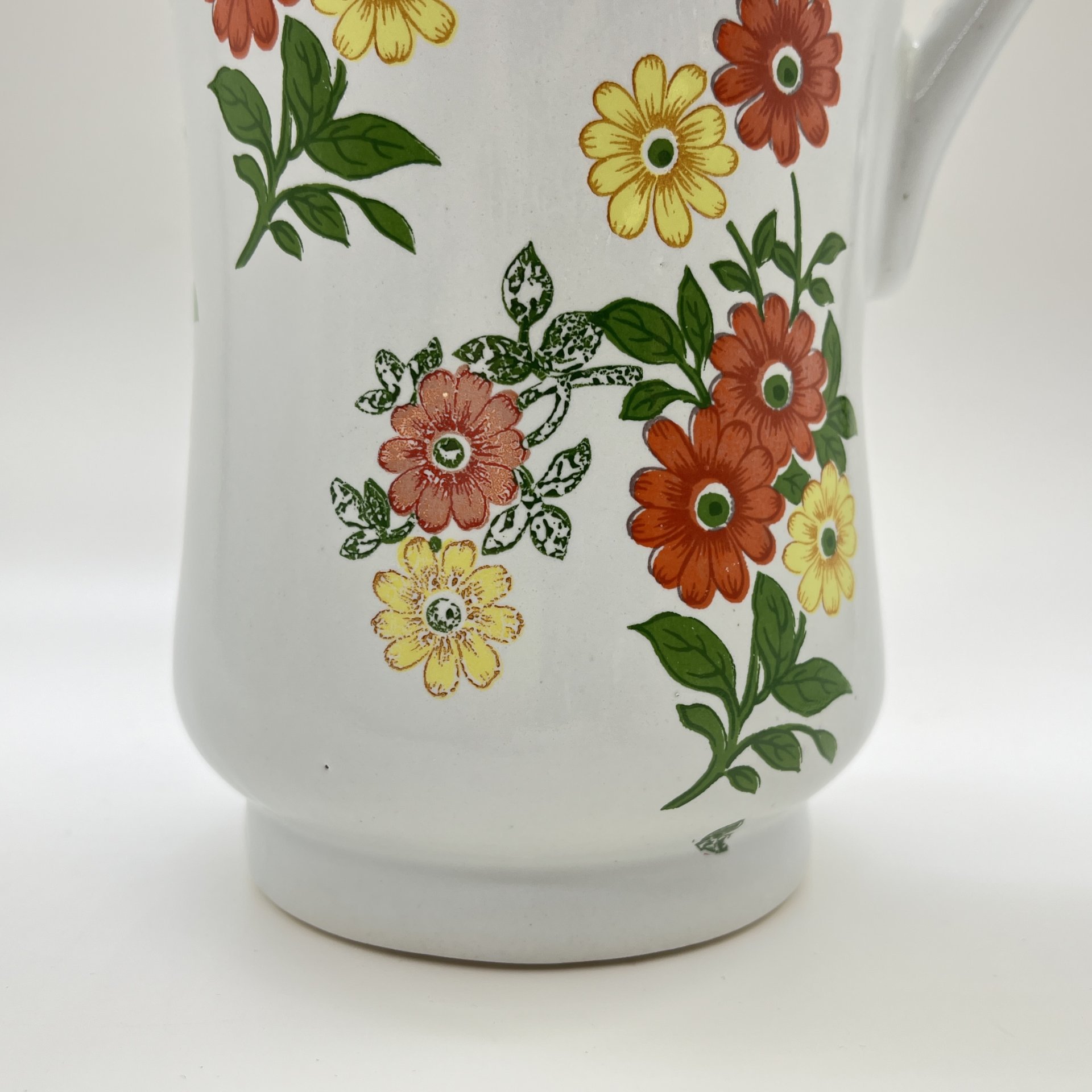 Кувшин, украшенный цветочным декором, фарфор, деколь, СССР, 1970-1990 гг.