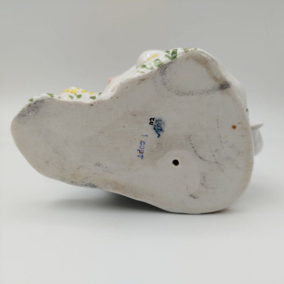 Статуэтка "Юный пограничник с собакой", скульптор Г.С. Столбова, фарфор, роспись, Ленинградский фарфоровый завод (ЛФЗ), СССР, 1950-1959 гг.