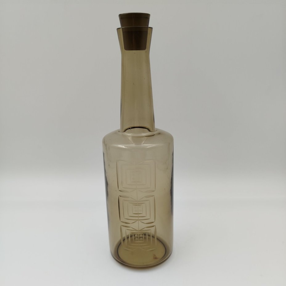 Графин дымчатого цвета с орнаментальным декором, стекло, гравировка, Стекольный завод «Tarbeklaas» (Тарбеклаас), СССР, 1960-1970 гг.