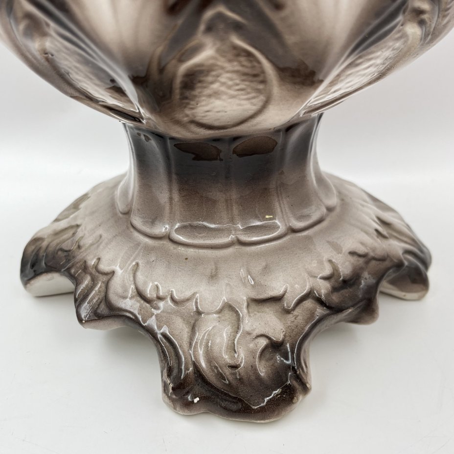 Ваза с лепным цветочным декором, фаянс, роспись, Capodimonte (Каподимонте), Италия, 1960-1990 гг.