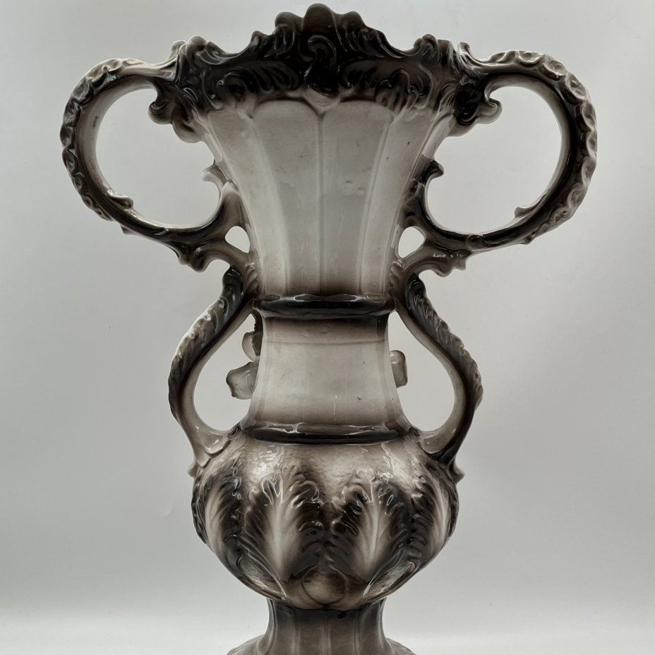 Ваза с лепным цветочным декором, фаянс, роспись, Capodimonte (Каподимонте), Италия, 1960-1990 гг.