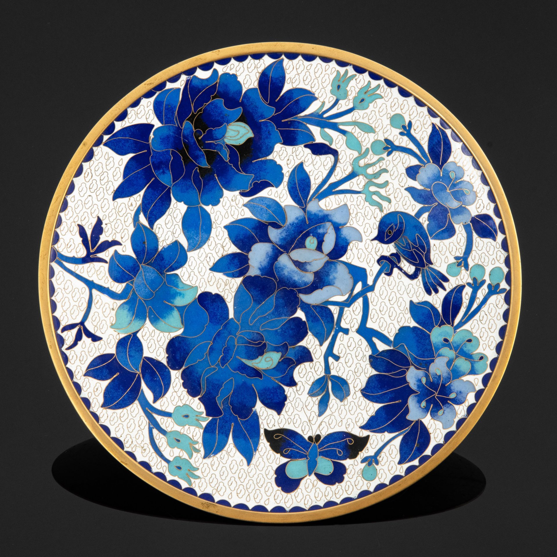 Тарелка декоративная "Птица в цветущем саду" в технике клуазоне, медь, эмаль, золочение, Китай, 1970-1990 гг.