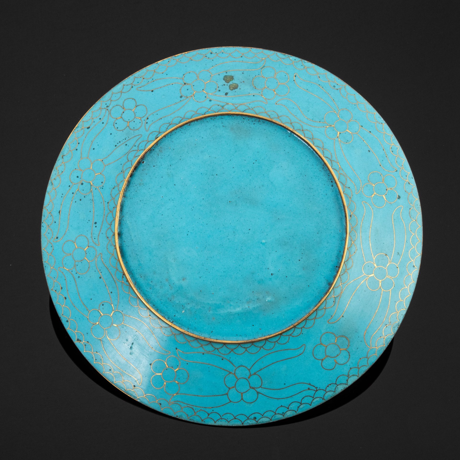 Тарелка декоративная "Птица в цветущем саду" в технике клуазоне, медь, эмаль, золочение, Китай, 1970-1990 гг.