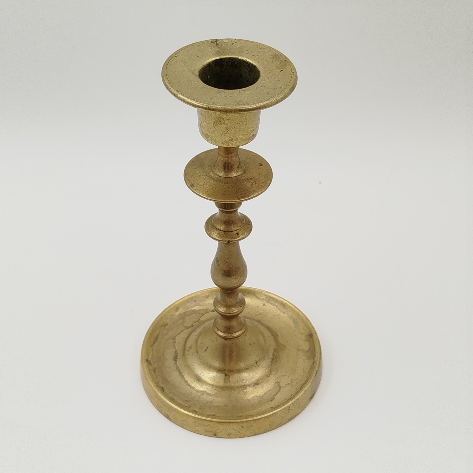 Подсвечник фигурный на круглом основании, для одной свечи, бронза, литьё, Российская империя, 1890-1917 гг.