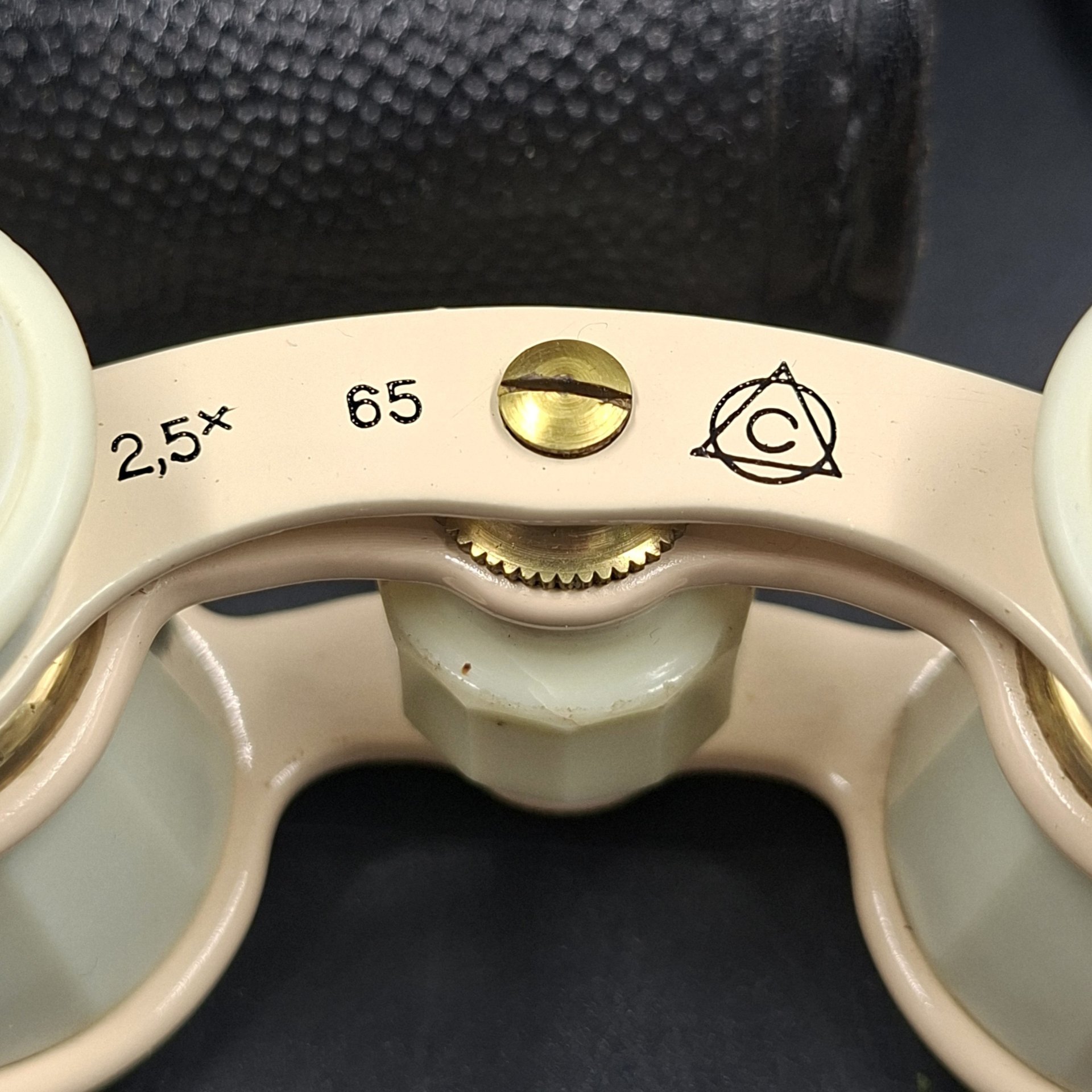 Бинокль театральный в кофре, металл, пластик, стекло, кожа, Лыткаринский завод оптического стекла (ЛЗОС), СССР, 1950-1980 гг.