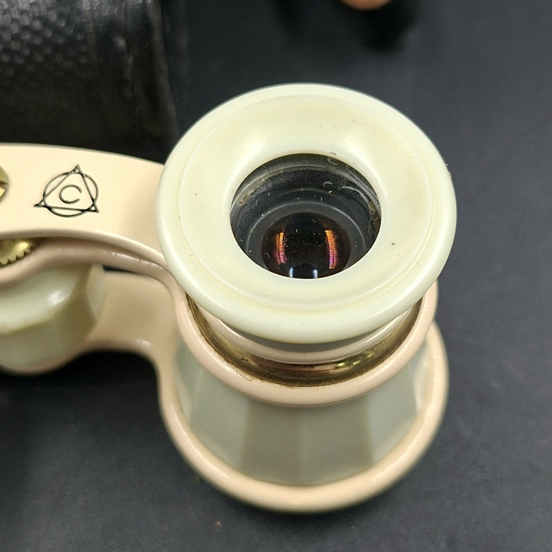 Бинокль театральный в кофре, металл, пластик, стекло, кожа, Лыткаринский завод оптического стекла (ЛЗОС), СССР, 1950-1980 гг.