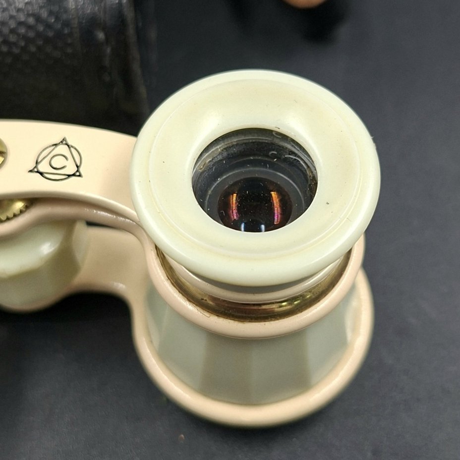 Бинокль театральный в кофре, металл, пластик, стекло, кожа, Лыткаринский завод оптического стекла (ЛЗОС), СССР, 1950-1980 гг.