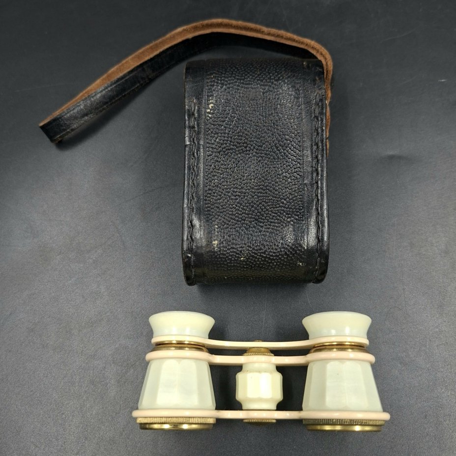 Бинокль театральный в кофре, металл, пластик, стекло, кожа, Лыткаринский завод оптического стекла (ЛЗОС), СССР, 1950-1980 гг.