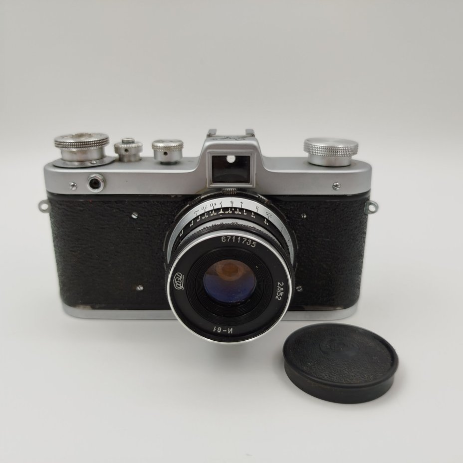 Фотоаппарат "Заря" с объективом "Индустар-61" в родном кофре, металл, кожа, стекло, полимерные материалы, Харьковский машиностроительный завод им. Дзержинского (ФЭД), СССР, 1959-1961 гг.