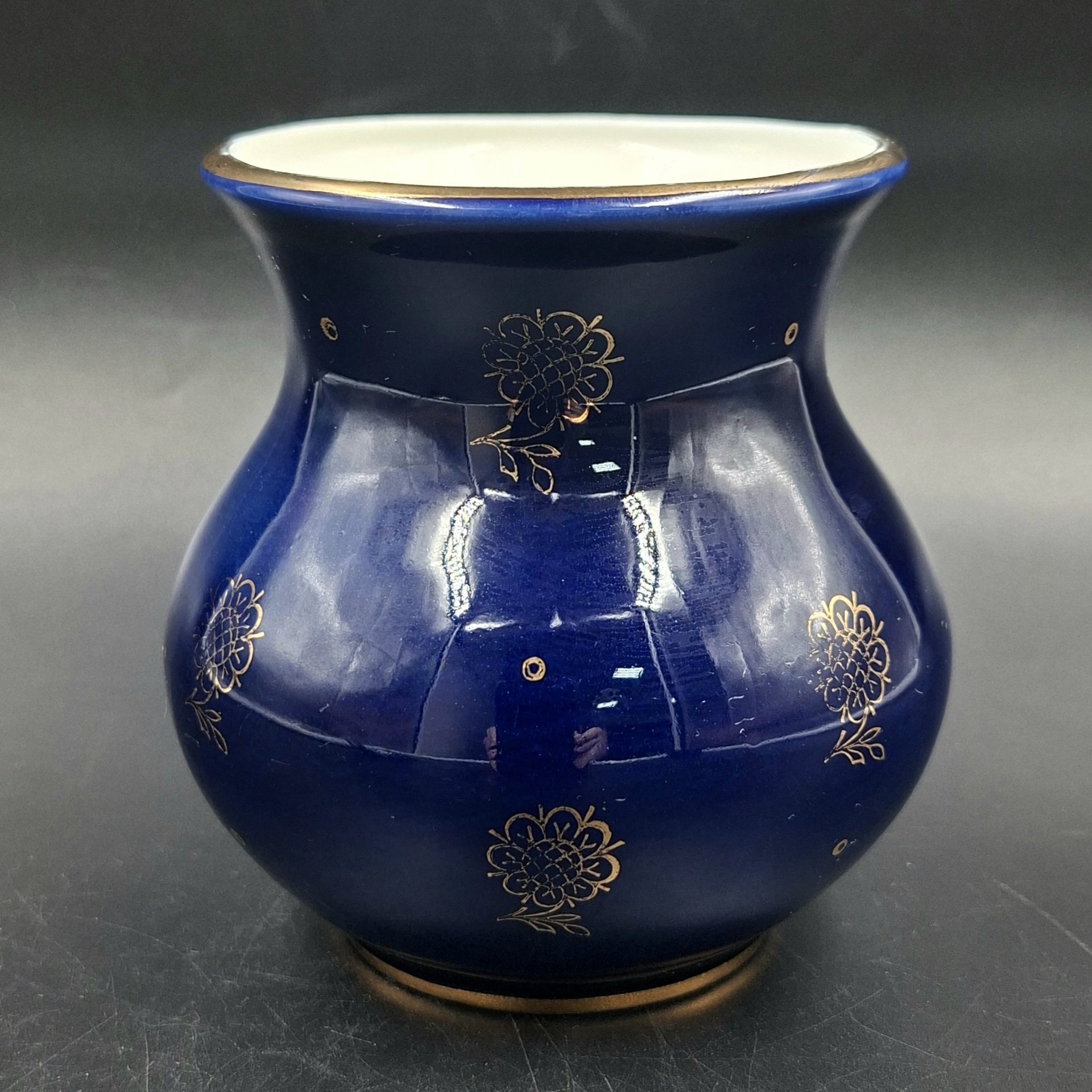 Вазочка с цветочным декором, фарфор, крытье кобальтом, золочение, Ленинградский фарфоровый завод (ЛФЗ), СССР, 1960-1970 гг.