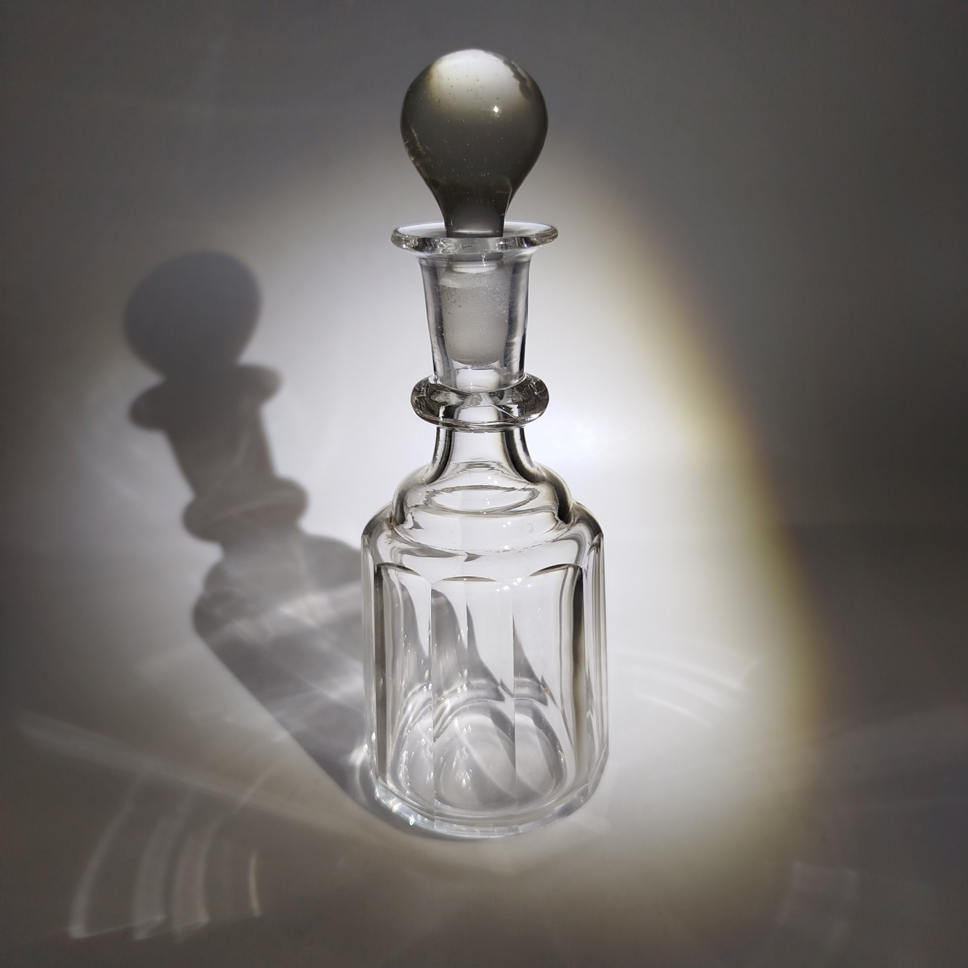 Графин с декором "грань во весь" и с двумя обручами на горловине (маленький), хрусталь, гранение, Акционерное общество Мальцовских заводов, Российская империя, 1880-1917 гг.