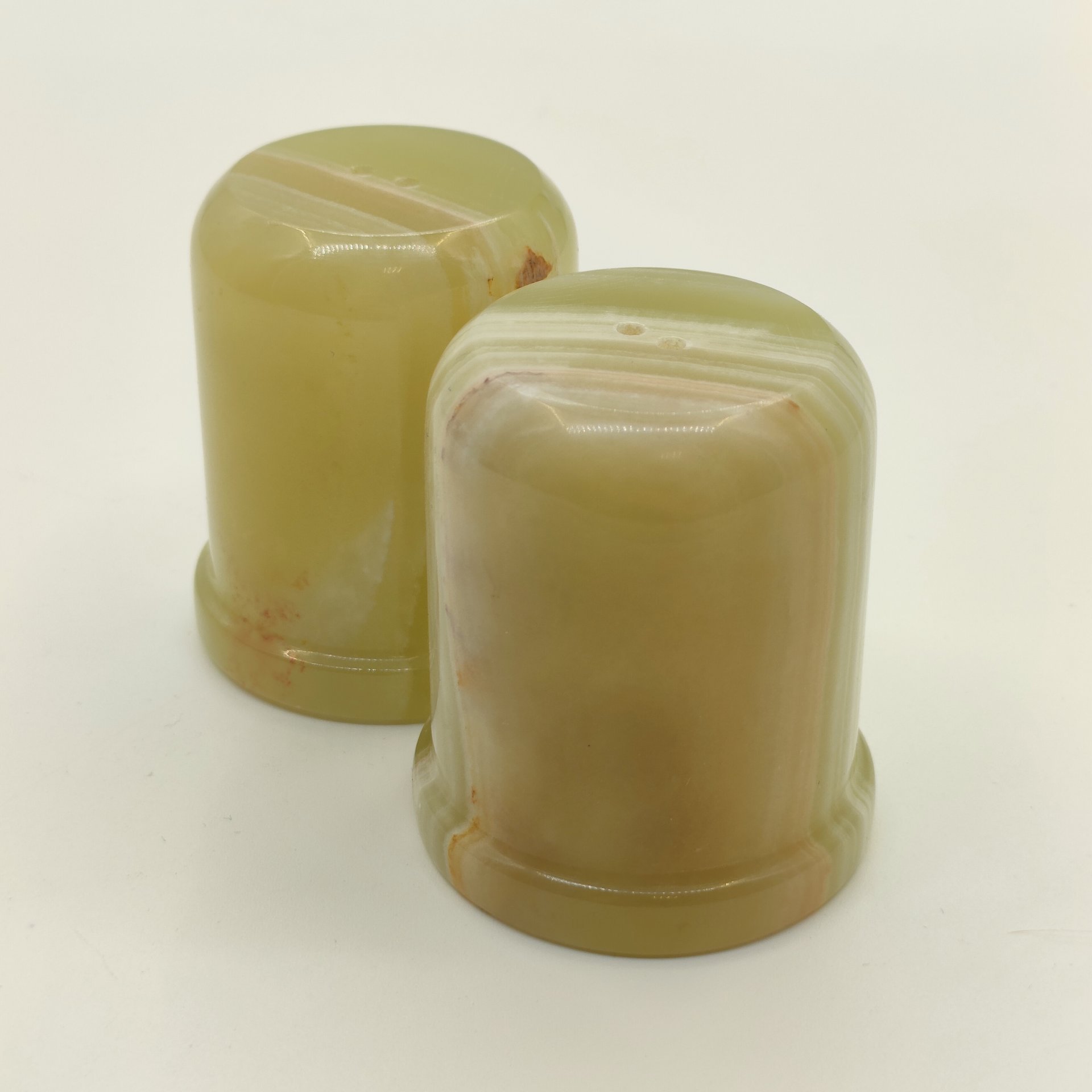 Пара перечниц зеленого оттенка, оникс, резьба