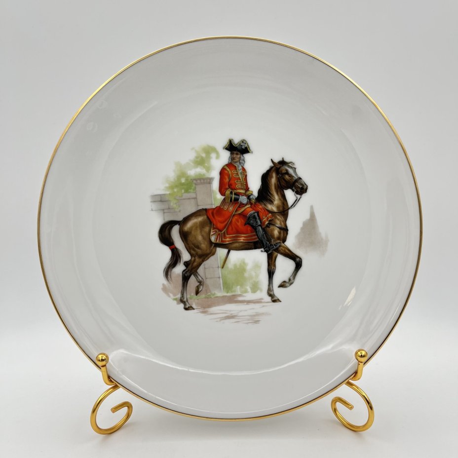Тарелка "Gendarme de France" (Жандарм Франции) из серии "Champs Élysées Paris. European Cavalry" (Елисейские Поля. Европейская кавалерия), Kuba Porzellan
