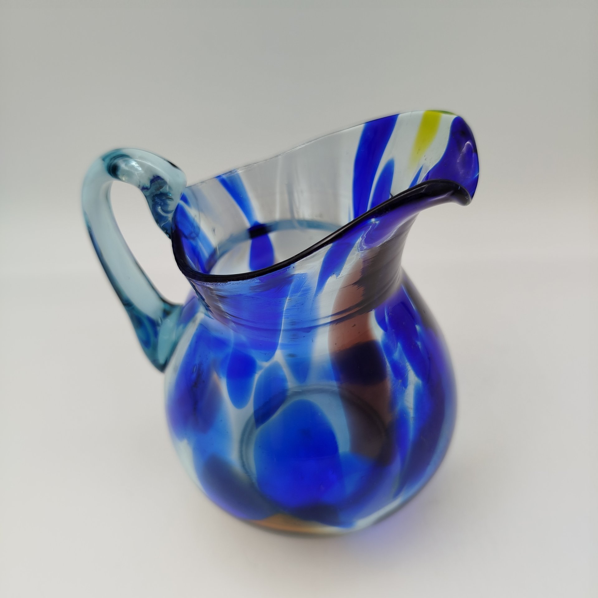 Кувшин миниатюрный сине-голубого оттенка, стекло, СССР, 1970-1990 гг.