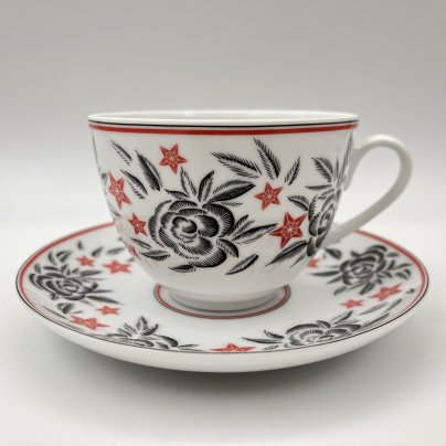 Пара чайная "Росгосстрах", украшенная изображением цветов и звезд, в оригинальной коробке, дизайн Ulyana Sergeenko, фарфор, деколь, Императорский фарфоровый завод (ИФЗ), Россия, 2014-2015 гг.