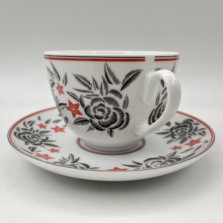 Пара чайная "Росгосстрах", украшенная изображением цветов и звезд, в оригинальной коробке, дизайн Ulyana Sergeenko
