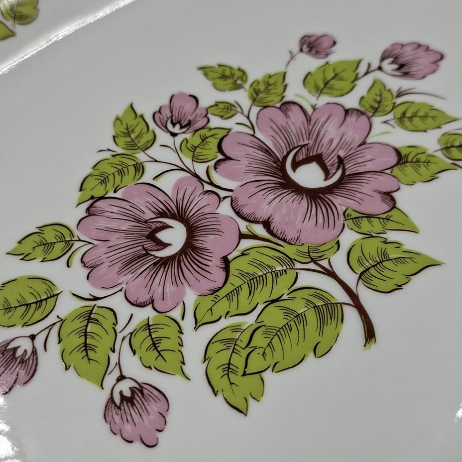 Блюдо овальное с цветочным декором в розово-зеленой гамме, фарфор, печать, Epiag Royal Czechoslovakia, Чехословакия, 1970-1990 гг.