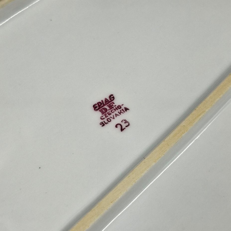 Блюдо овальное с цветочным декором в розово-зеленой гамме, фарфор, печать, Epiag Royal Czechoslovakia, Чехословакия, 1970-1990 гг.