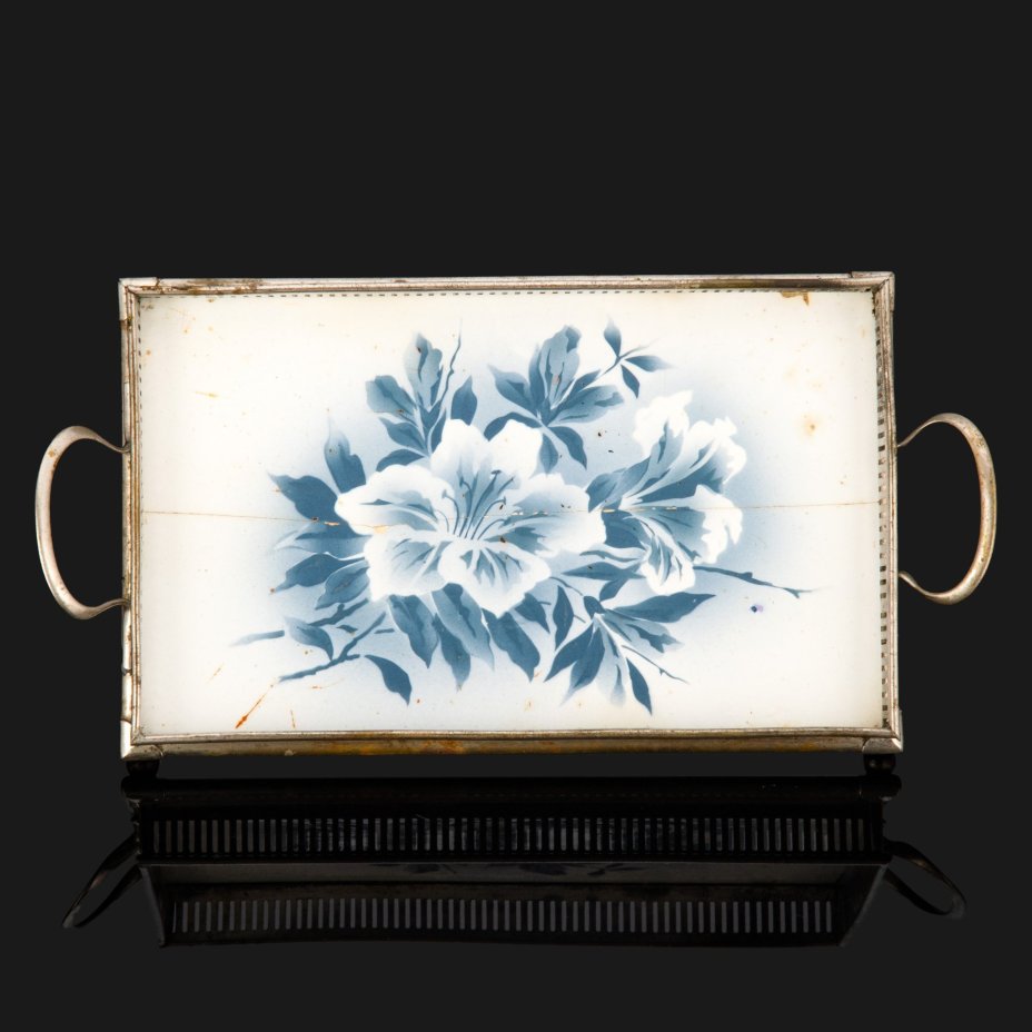 Поднос в металлической оправе, украшенный изображением цветов, Max  Dannhorn made by Villeroy & Boch - Mettlach