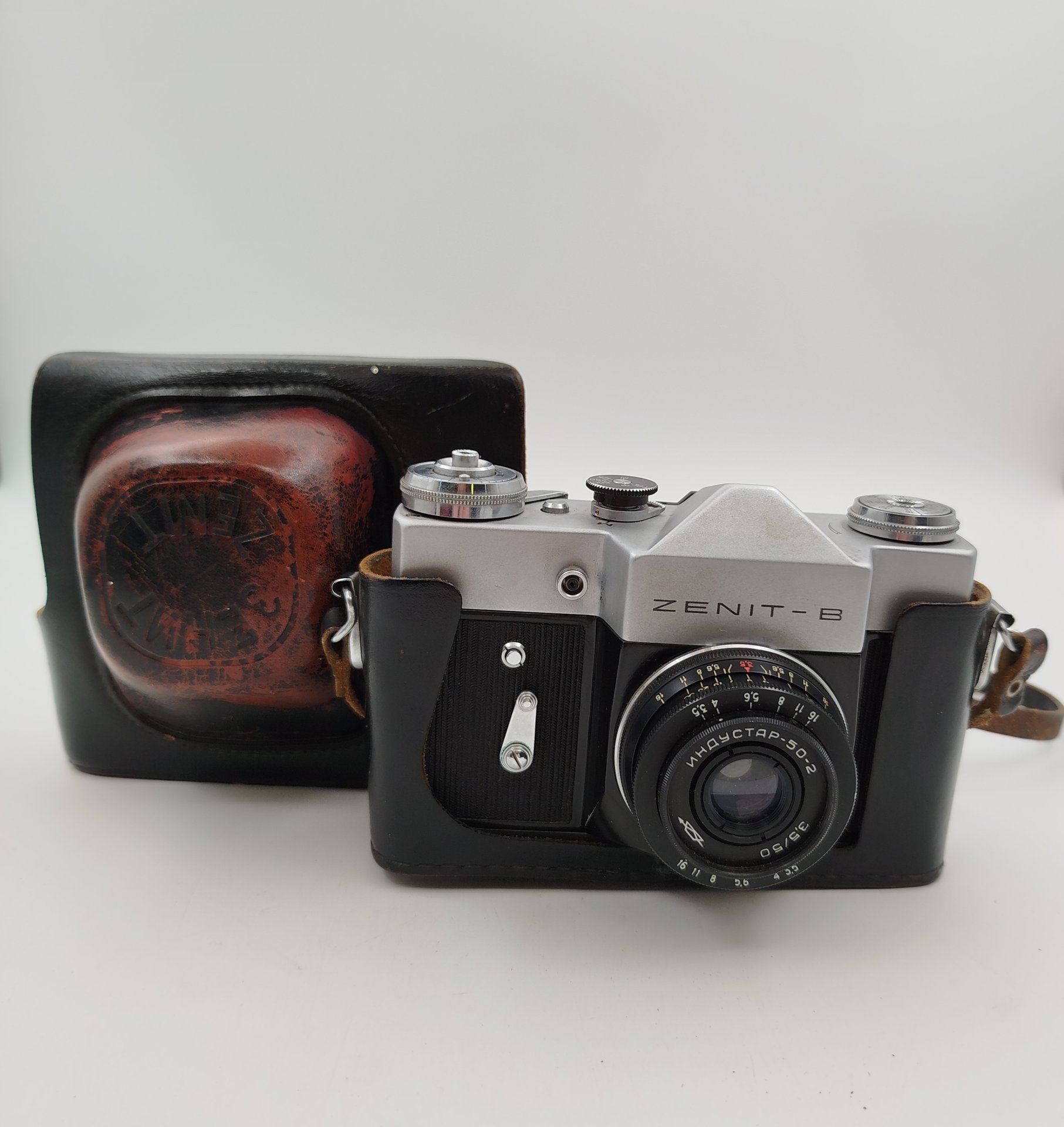Фотоаппарат "Зенит-В" с объективом "Индустар-50-2" в оригинальном кофре, металл, пластик, кожа, стекло, Красногорский механический завод (КМЗ), Красногорский механический завод (КМЗ)