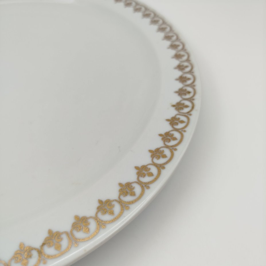 Блюдо сервировочное круглой формы с золотистым узором, фарфор, золочение, Colditz (Кольдиц), ГДР, 1970-1980 гг.