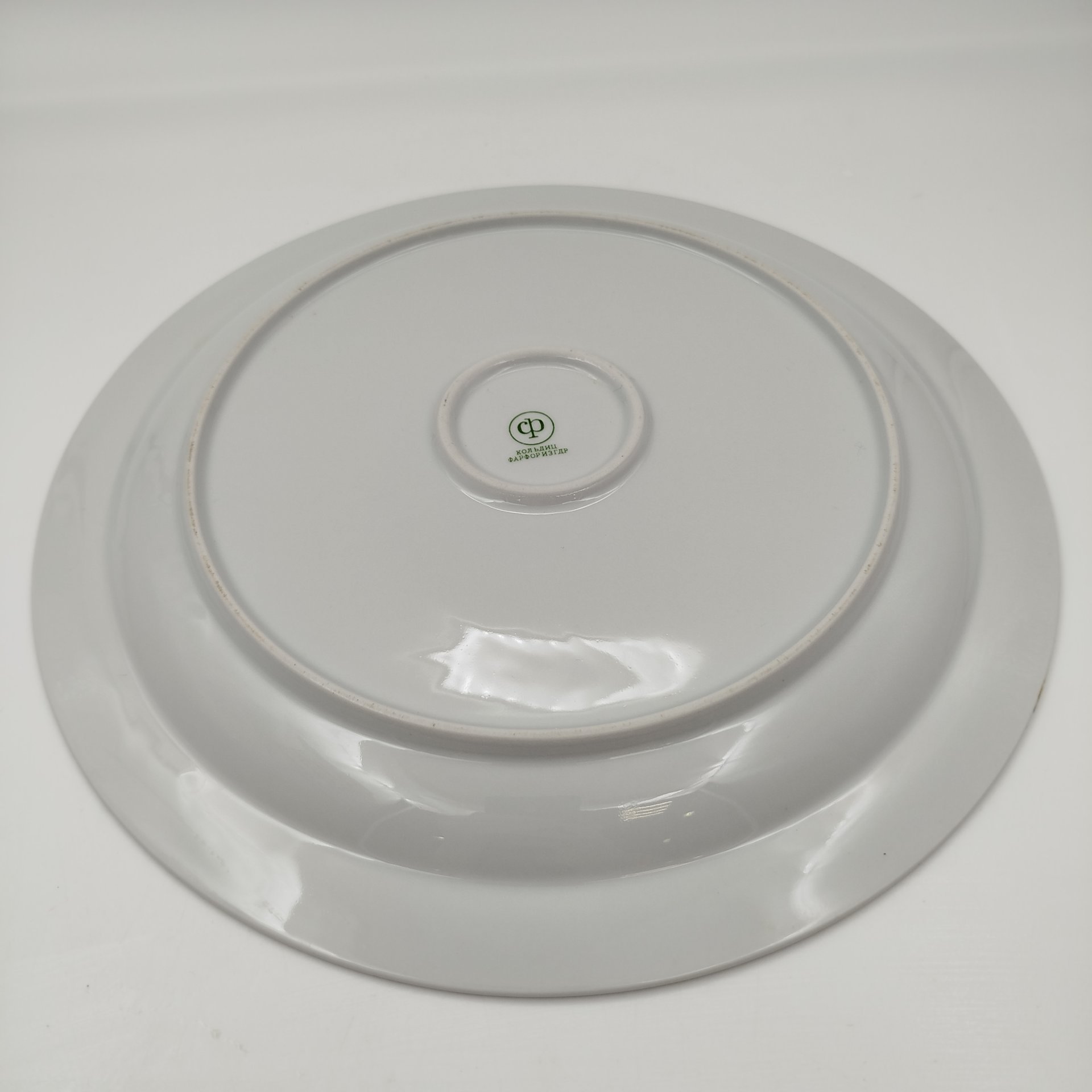 Блюдо сервировочное круглой формы с золотистым узором, фарфор, золочение, Colditz (Кольдиц), ГДР, 1970-1980 гг.