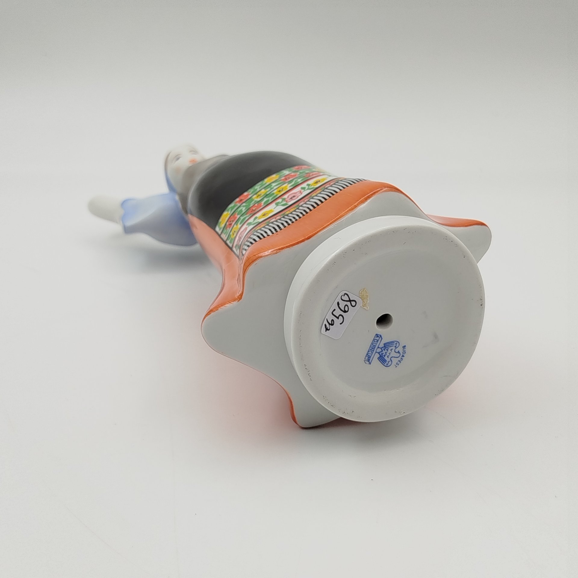 Статуэтка "Девушка в народном костюме", фарфор, роспись,деколь, Aquincum Porcelain, Венгрия, 1948-1970 гг.