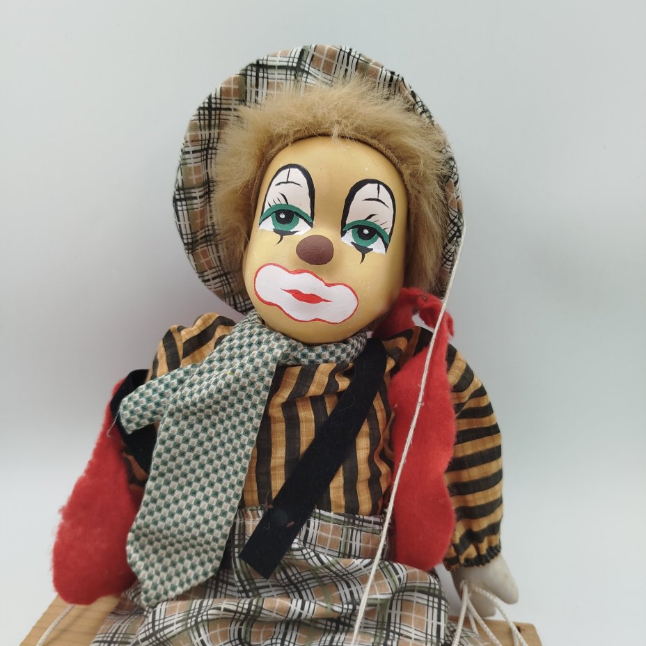 Игрушка "Клоун на качелях", фарфор, роспись, ткань, дерево, ГДР, 1970-1990 гг.