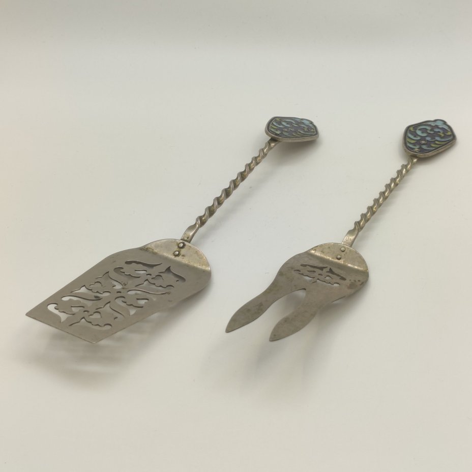 Набор из 2-х столовых приборов с прорезным декором (лопатка и вилка)