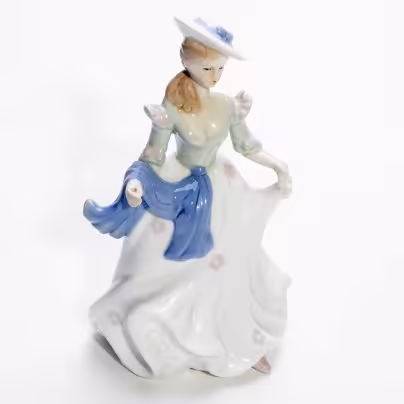 Статуэтка "Дама", фарфор, роспись, Китай, 2000-2010 гг.