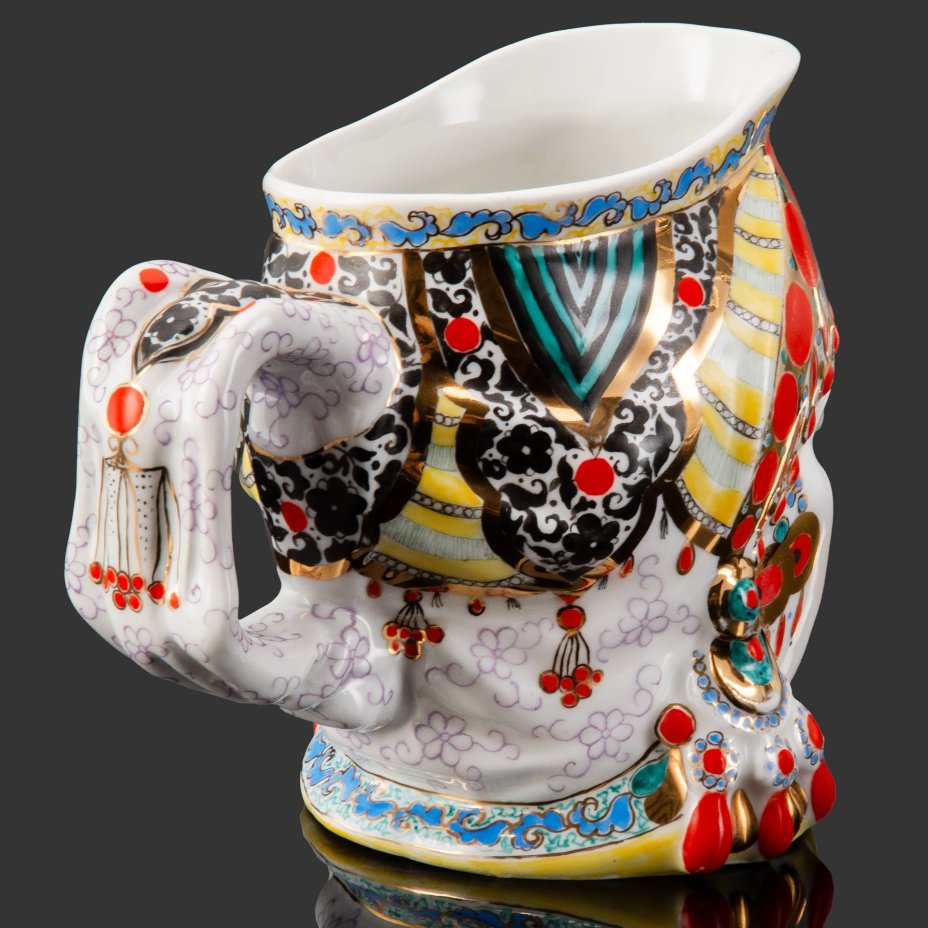 Кружка декоративная "Молоко", скульптор Данько Н.Я., художник Воробьевский А.В., фарфор, роспись, золочение, Ленинградский фарфоровый завод (ЛФЗ), СССР, 1950-1959 гг.