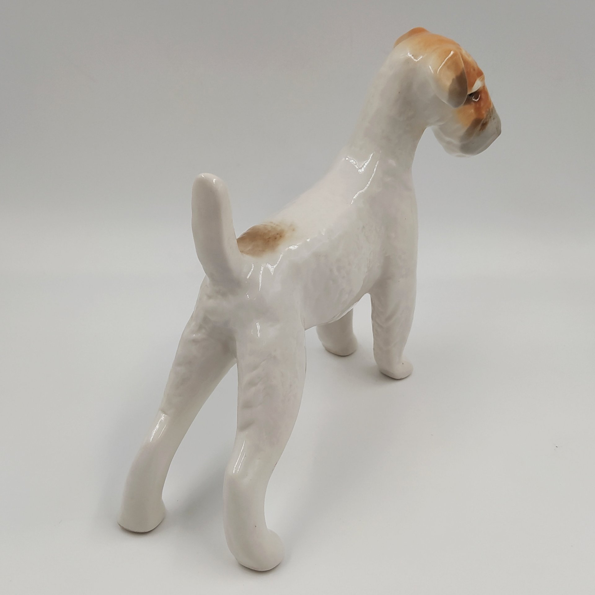 Статуэтка "Эрдельтерьер", скульптор Б.Я. Воробьев, фарфор, аэрография, Ленинградский фарфоровый завод (ЛФЗ), СССР, 1970-1990 гг.