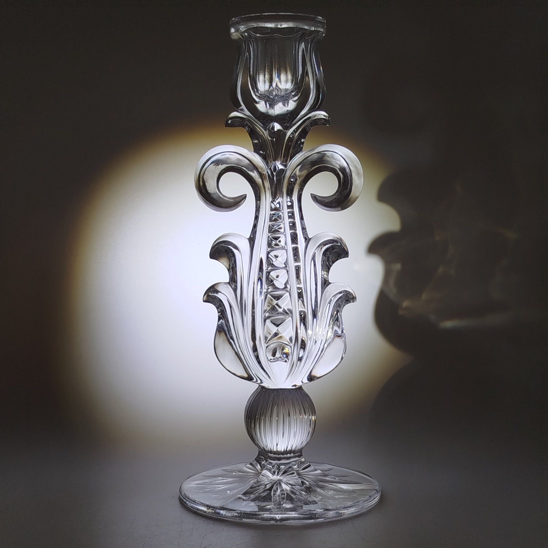 Подсвечник в виде цветка, стекло, Гусевской хрустальный завод (Гусь-Хрустальный), Россия, 1990-2020 гг.