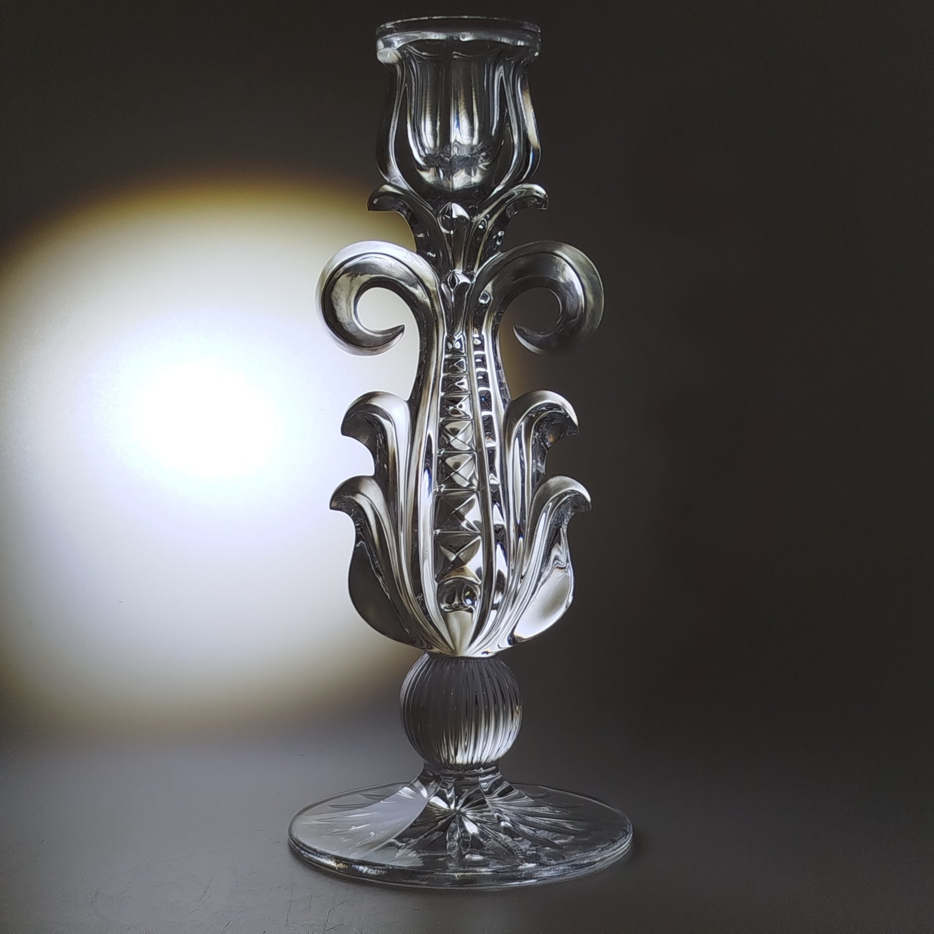 Подсвечник в виде цветка, стекло, Гусевской хрустальный завод (Гусь-Хрустальный), Россия, 1990-2020 гг.