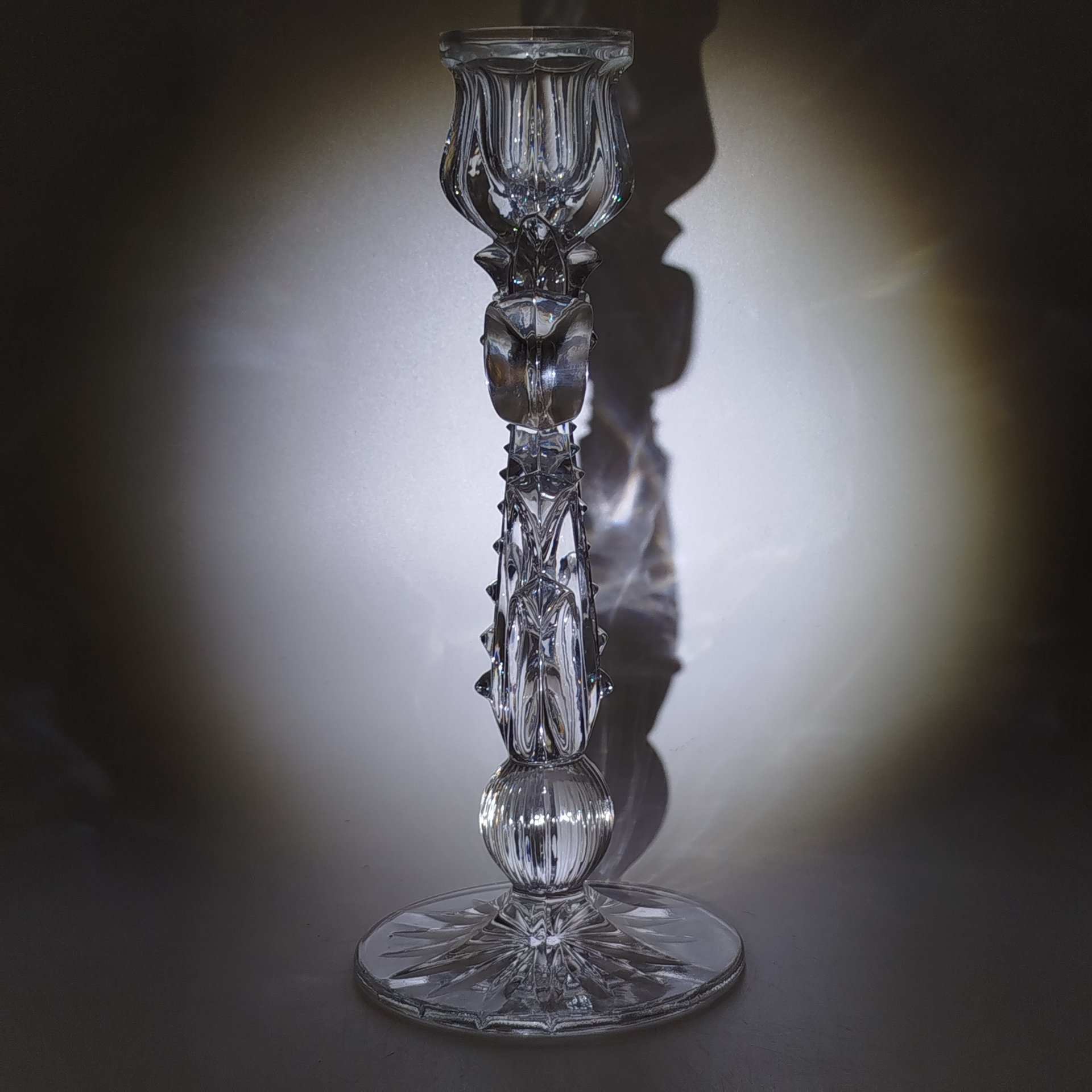 Подсвечник в виде цветка, стекло, Гусевской хрустальный завод (Гусь-Хрустальный), Россия, 1990-2020 гг.