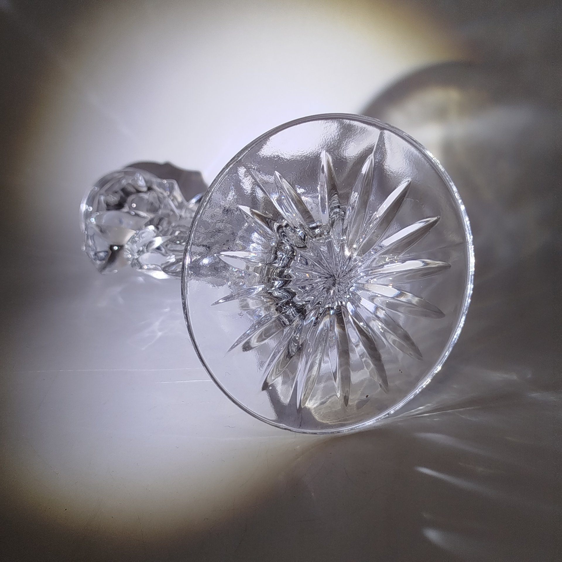 Подсвечник в виде цветка, стекло, Гусевской хрустальный завод (Гусь-Хрустальный), Россия, 1990-2020 гг.