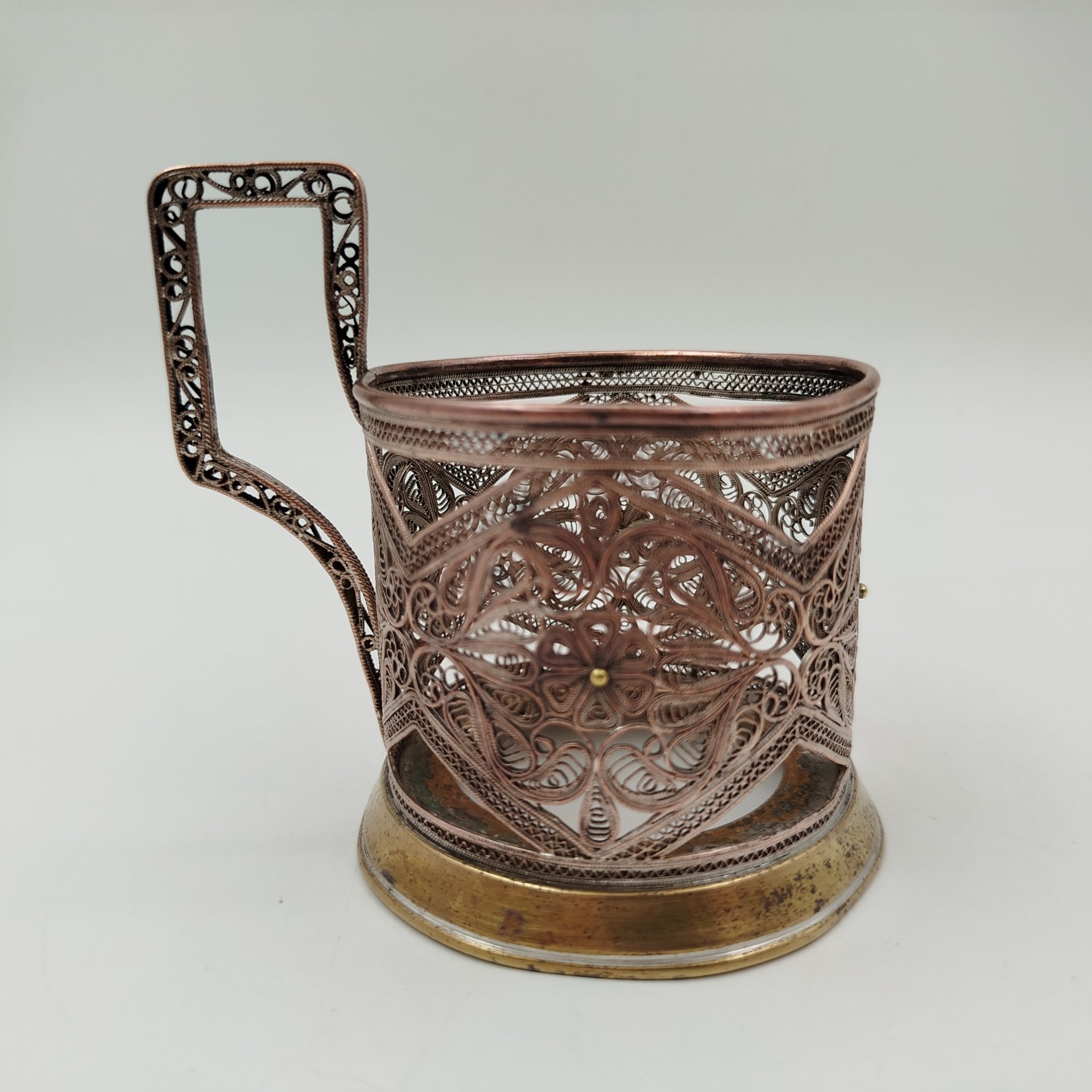 Подстаканник, выполненный в технике ажурной скани, мельхиор (медь-никель), Казаковский завод художественных изделий (КХИ), СССР, 1957 г.