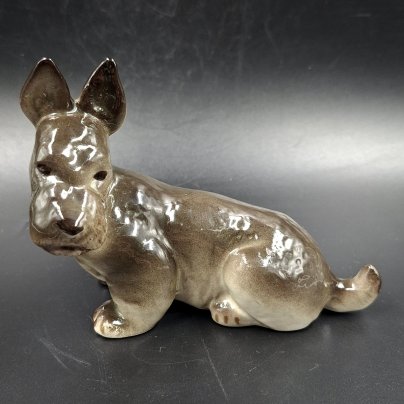 Статуэтка "Скотч-терьер", скульптор П.П. Веселов, фарфор, аэрография, Ленинградский фарфоровый завод (ЛФЗ), СССР, 1970-1992 гг.