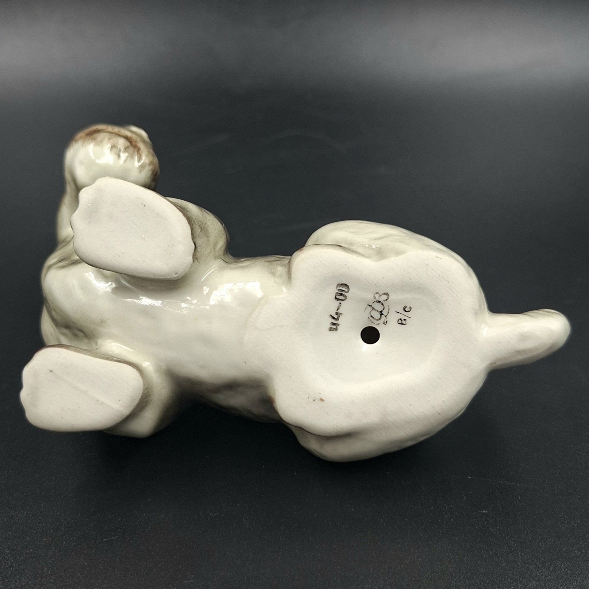 Статуэтка "Скотч-терьер", скульптор П.П. Веселов, фарфор, аэрография, Ленинградский фарфоровый завод (ЛФЗ), СССР, 1970-1992 гг.