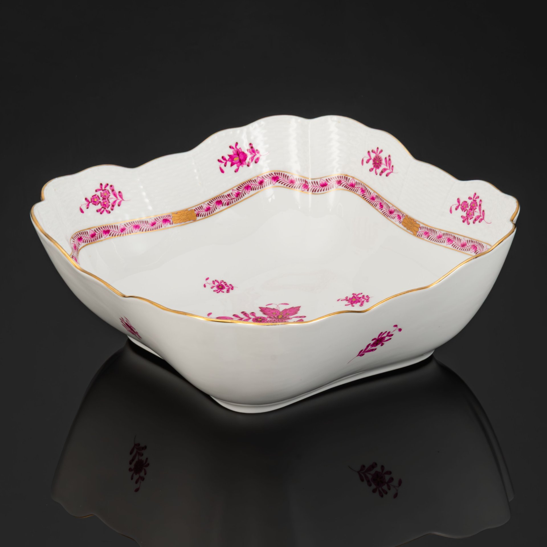 Блюдо сервировочное (салатник), выполненный в фирменном дизайне "Chinese Bouquet/Apponyi Purpur", Herend (Херенд)