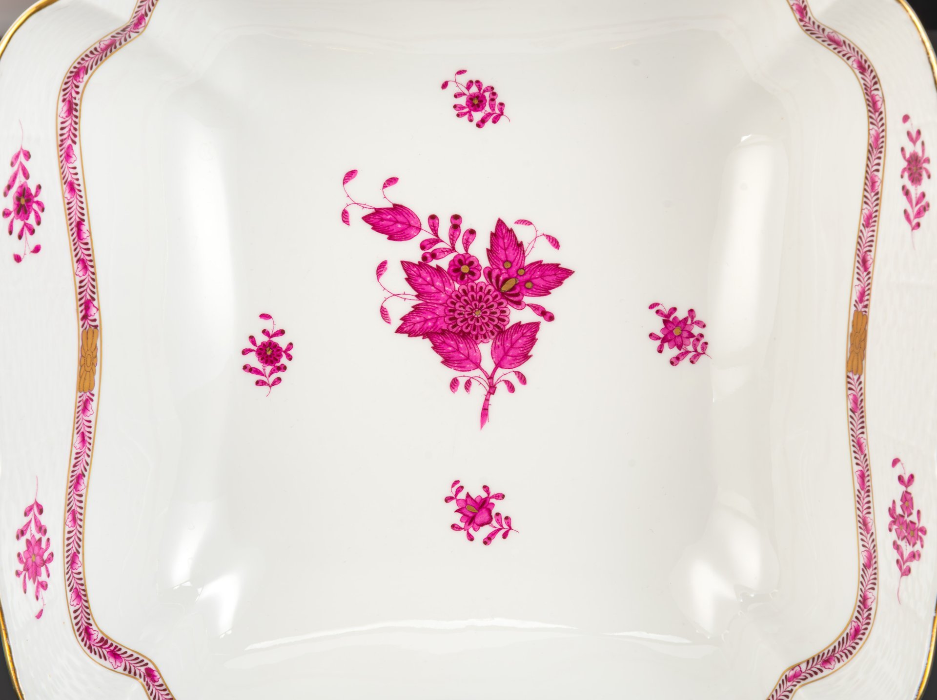 Блюдо сервировочное (салатник), выполненный в фирменном дизайне "Chinese Bouquet/Apponyi Purpur", Herend (Херенд)