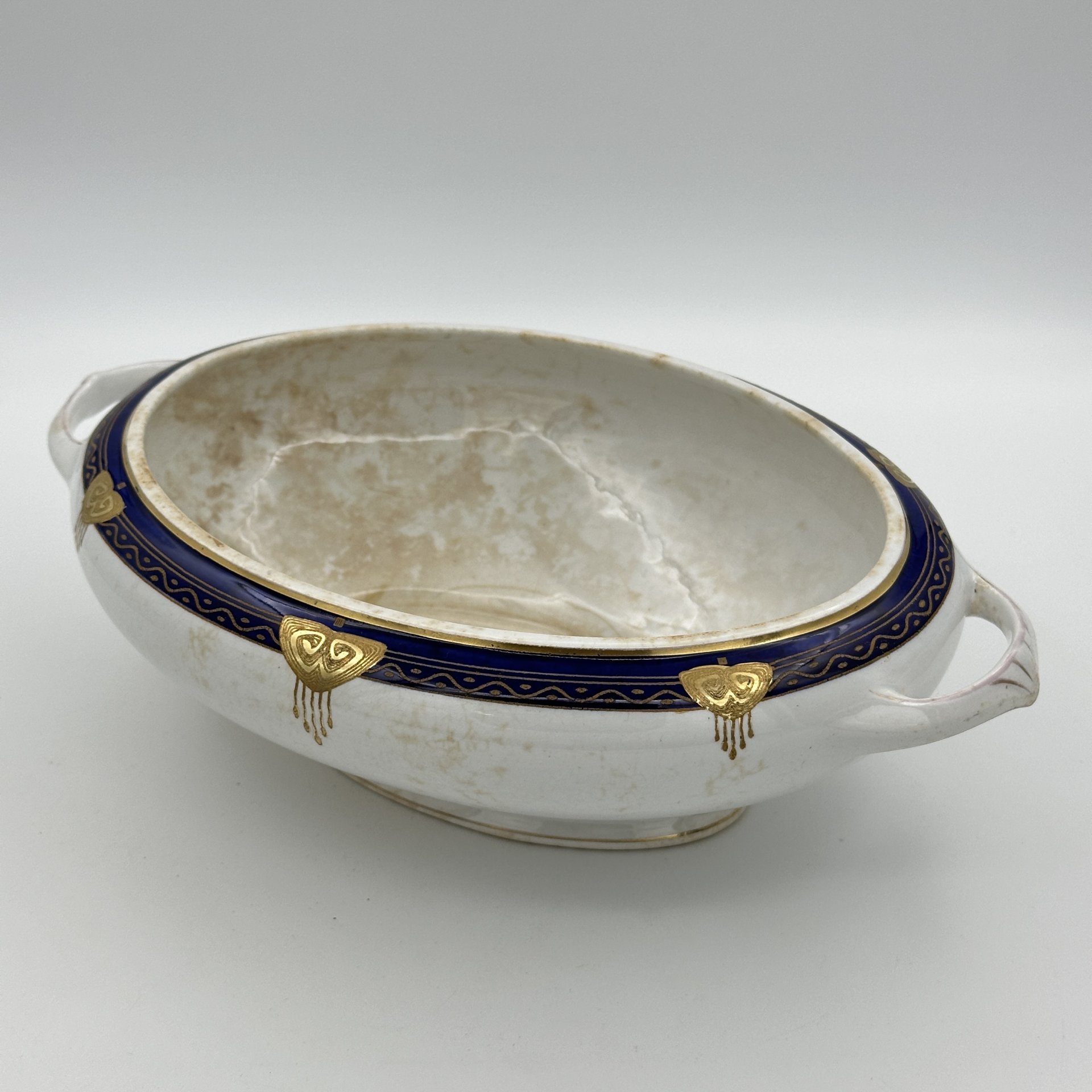Терина на фигурной ножке в стиле модерн, Villeroy & Boch