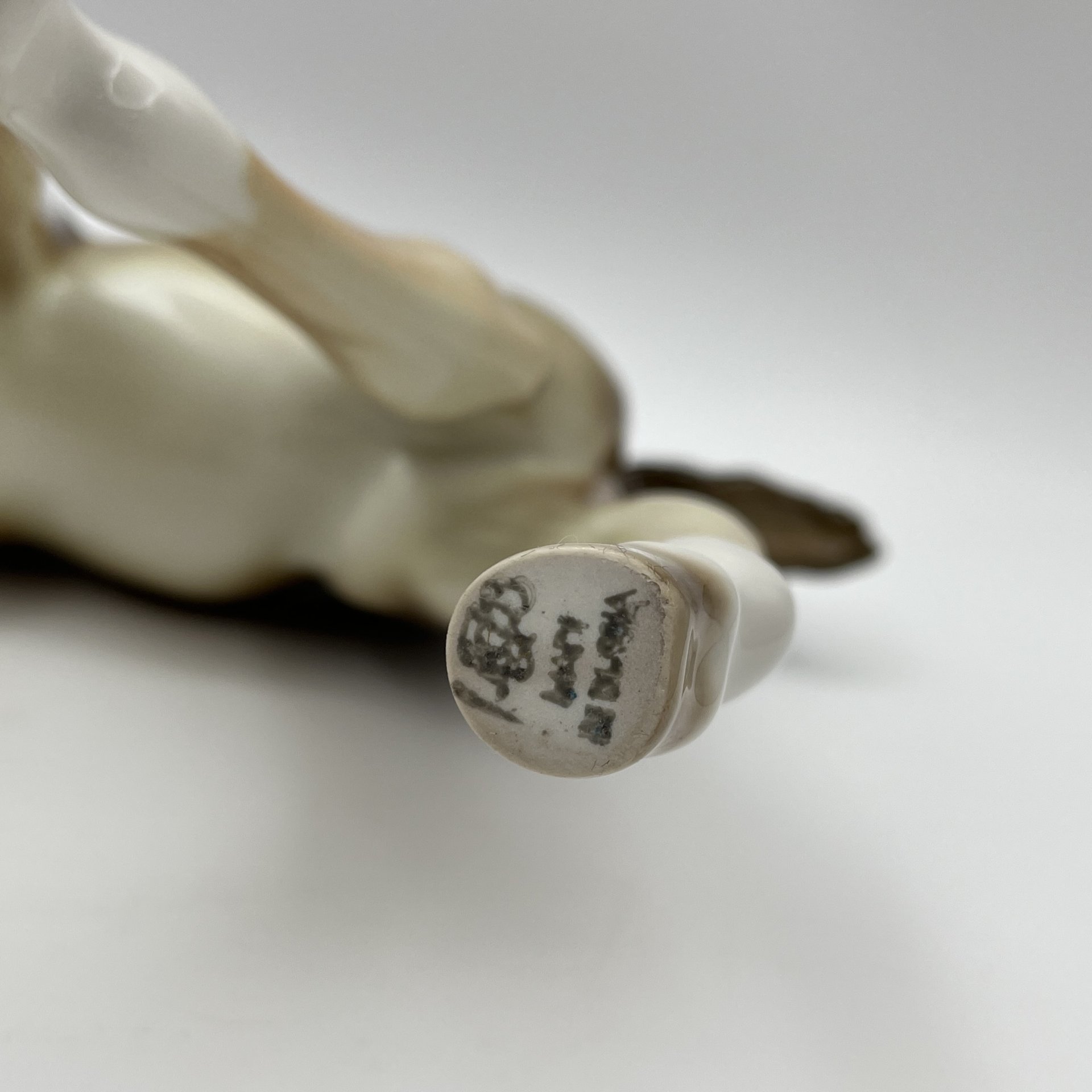 Статуэтка "Жеребёнок пасущийся (гнедой)", скульптор Б.Я. Воробьев, фарфор, роспись, аэрография, Ленинградский фарфоровый завод (ЛФЗ), Российская Федерация, 1991-2005 гг.